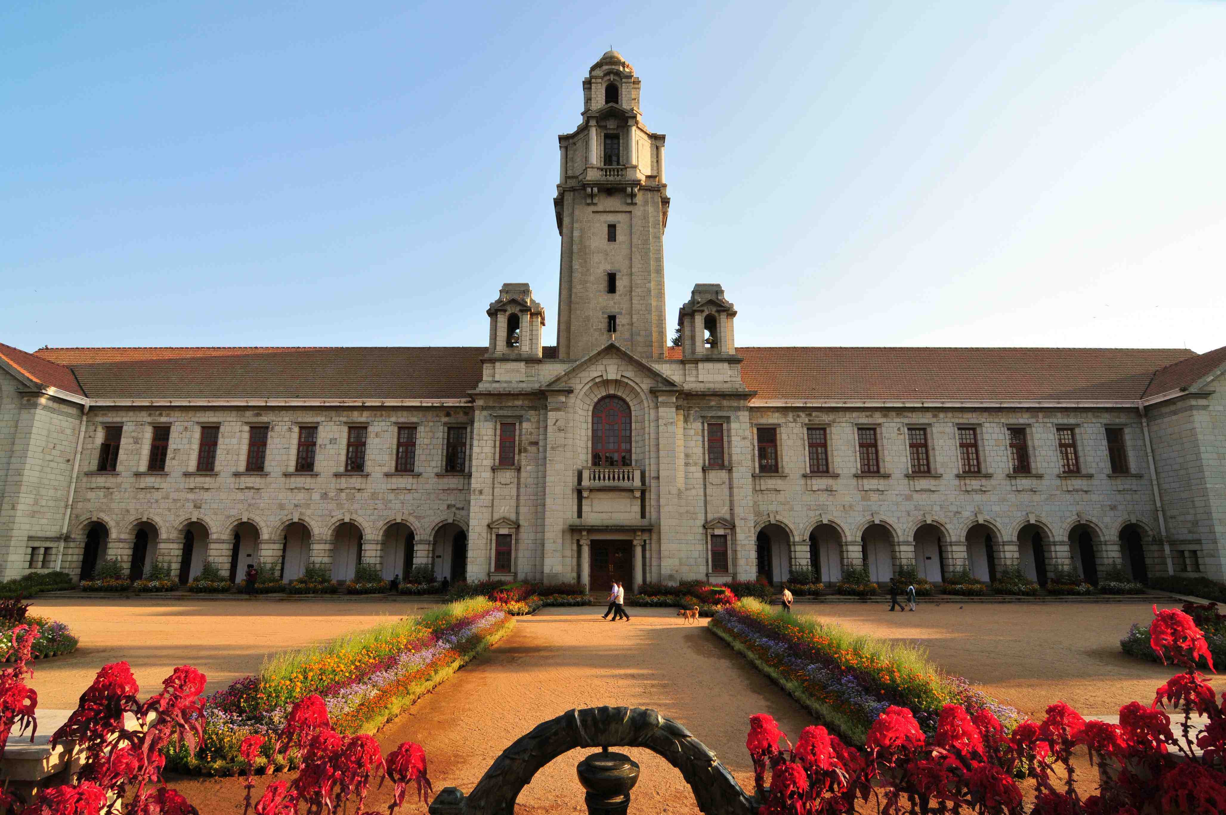 ./pictures/iisc-main-building-1.jpg